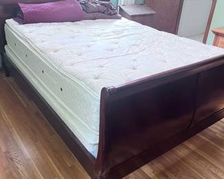 Headboard and footboard bedframe