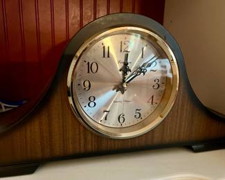 Linden mantle clock