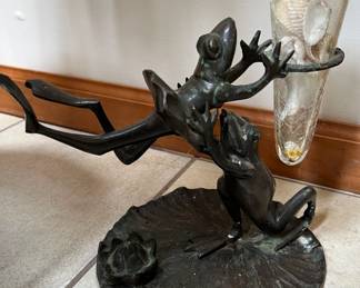 Metal dancing frog planter