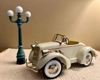Hallmark Keepsake Kiddie Car Classics - "Gilliam Speedster" (numbered) and "Streetlamp"