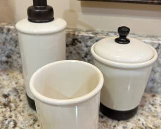 Porcelain bath set