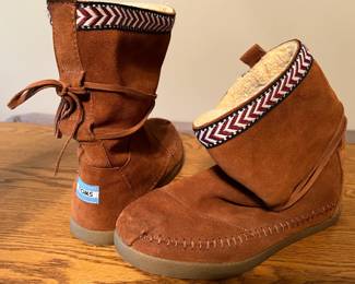 Women's shoes including Tom's moccasin boots (most size 9-9.5)