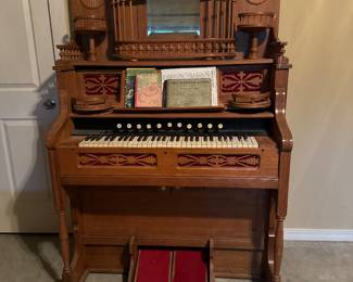 Antique pump organ: accepting calls/text for offers. 