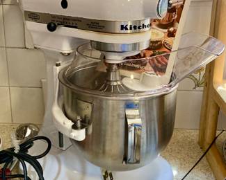 KITCHEN AID MIXER.