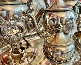 REALLY PRETTY DETAILS ON THE SILVER.