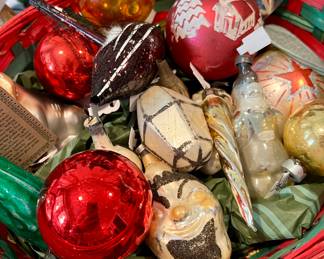 VINTAGE CHRISTMAS ORNAMENTS.