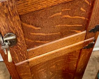 SWEET LITTLE ANTIQUE COOLER.