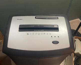 OfficeMax Zero Jam Shredder 