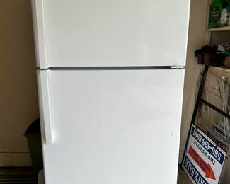 GE top freezer fridge.
