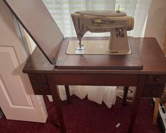 $200 Singer sewing machine Slant - O- Matic 500 34W 29T 16D