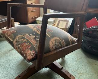 $40 swivel desk chair