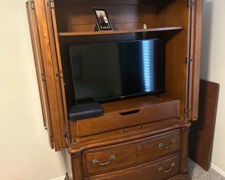 #8 - $250 - Wynwood cabinet 45Wx76Hx22D