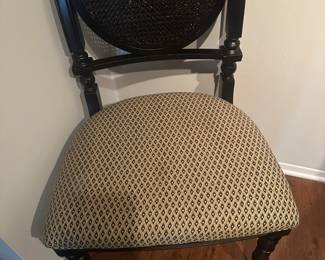 #1 - $300 Thomasville Round Table 60"Wx30 & $300 set of 4 chairs black 