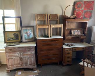 Dresser & Chairs