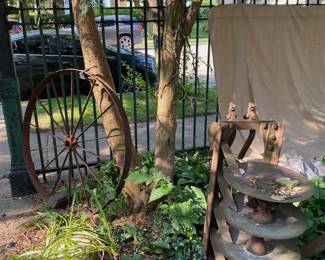 Wagon Wheel & Yard Art