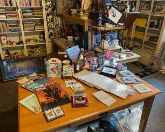 Delft, Table & Magazines