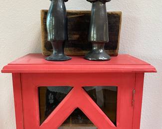 There are three Pottery angels. The three archangels, Michael, Rafael and Gabriel.