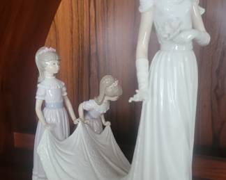 Lladro Here Comes The Bride
$240.00