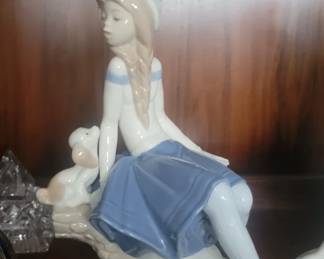 Lladro Winter Frolic Girl (rare) #0763 $300.00
