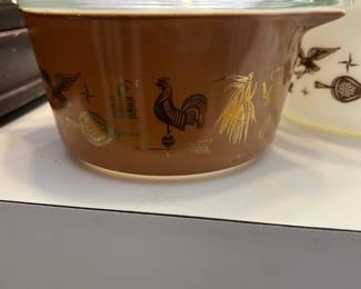 Vintage Pyrex Brown Early American Casserole 1.5 qt