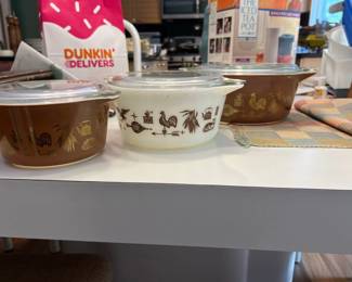 Vintage Pyrex Brown Early American Casserole 1.5 qt