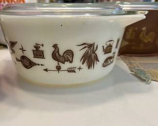 Vintage Pyrex Brown Early American Casserole 1.5 qt