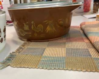 Vintage Pyrex Brown Early American Casserole 1.5 qt