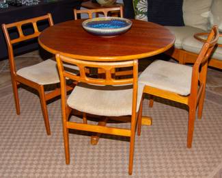 Lovely petite wooden dining table and chairs(x4)