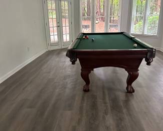 Pool table 