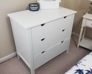 3-drawer dresser