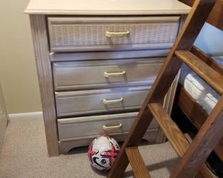 4-drawer dresser