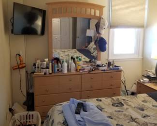 King bedroom set: dresser with mirror