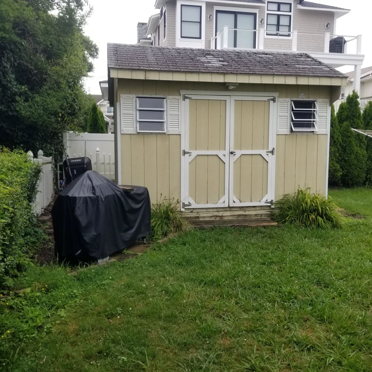 Shed - built on site in 3 pieces - logistics required to remove