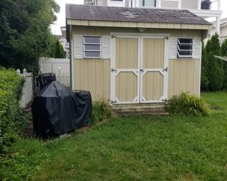 Shed - built on site in 3 pieces - logistics required to remove