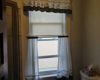 Valance & curtains