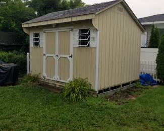Shed - built on site in 3 pieces - logistics required to remove