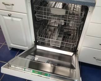 BOSCH dishwasher has a stainless steel interior