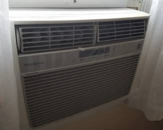 Window air conditioner