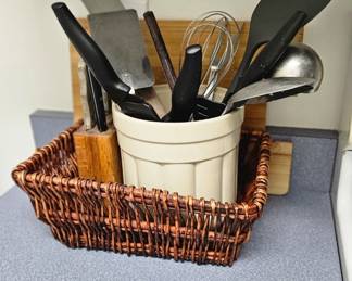 Lots of kitchen items