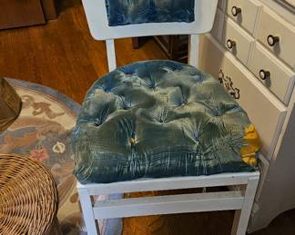 Sweet chair needs recovering