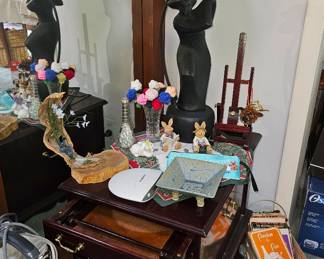 End Table with hidden side tables/TV Trays