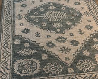 Surya 100% wool rug. 5’ x 7’6”