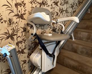 Harmed Pinnacle stair lift SL300FR