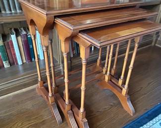 Set of 3 nesting tables