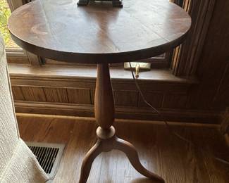 pedestal table