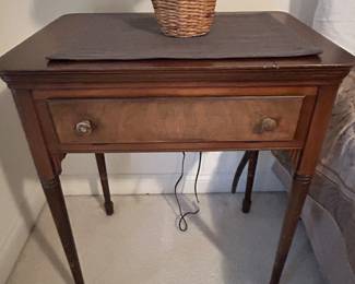 Cabinet sewing machine