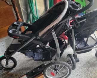 2 Strollers 