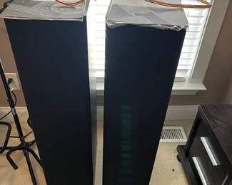 Pre sell item. Klipsch RF3 220 watt floor speakers. 250 for set.