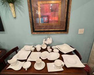 10 pc place setting modern and beautiful 