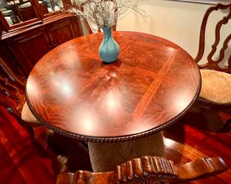 Beautiful round dining table w/4 chairs and 1 leaf - Leaf fits on the outside of the table, keeping the table round not oblong 